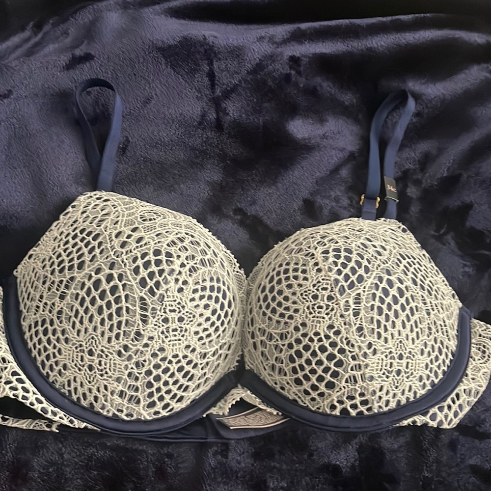 34C Navy Victoria secret bra